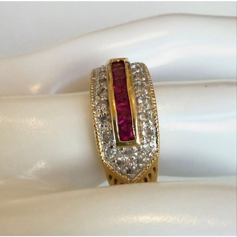Statement Ring with pink Channel-Set Stones - Picture 3 of 11
